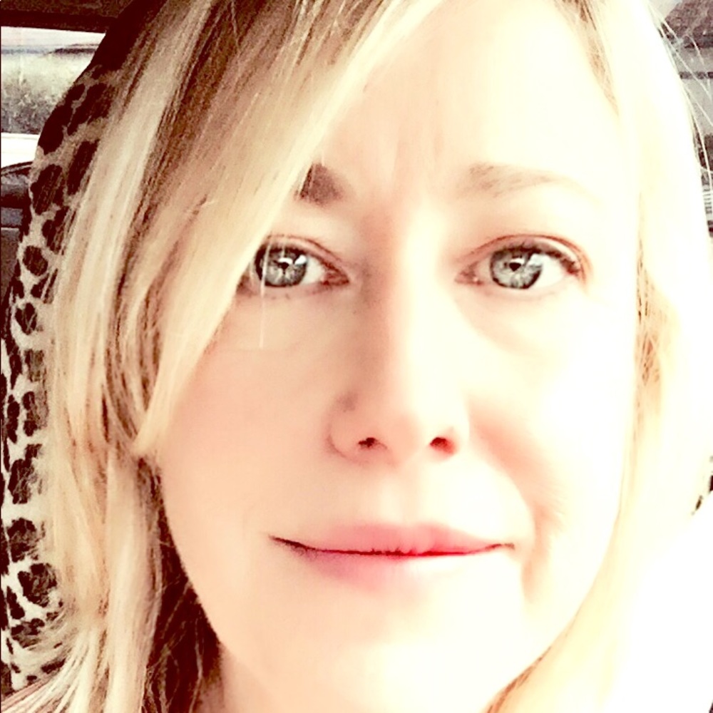Meet your posher, Caitlin